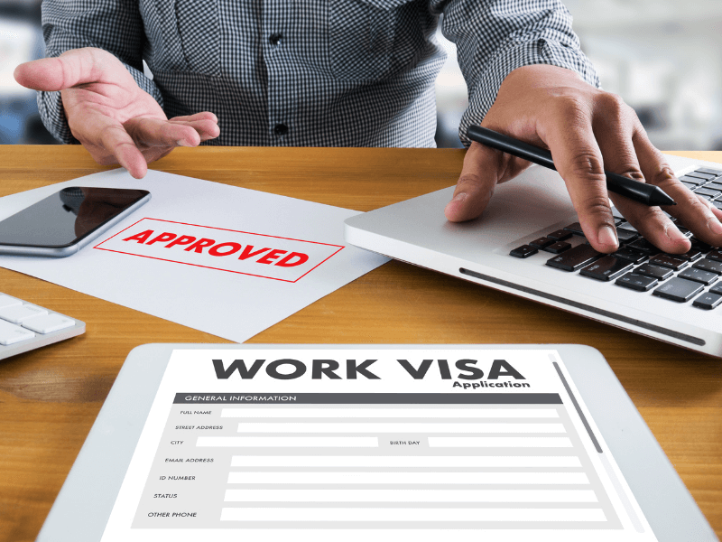 So Sánh Visa Đầu Tư Với Các Visa Dựa Trên Việc Làm Visa dựa trên việc làm