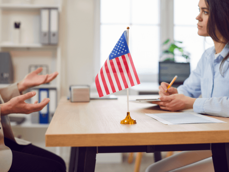 Những Lựa Chọn Xin Thẻ Xanh Cho Sinh Viên F-1 Năm 2025 Thị thực H-1B (Visa H-1B)