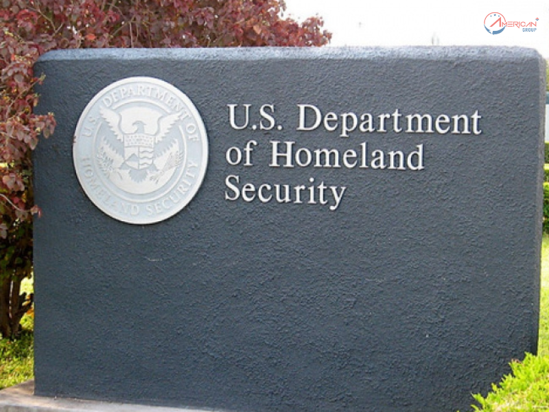 Mỹ Mở Rộng Lệnh Cấm Nhập Cảnh Lên Hơn 30 Quốc Gia Tuyên bố của Bộ trưởng DHS Kristi Noem và quy mô mở rộng